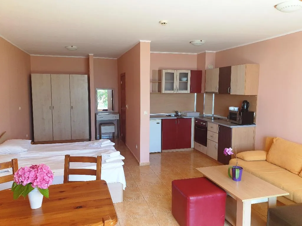 STUDIO SEA VIEW Room, DOLCE VITA Apart Complex, Bourgas