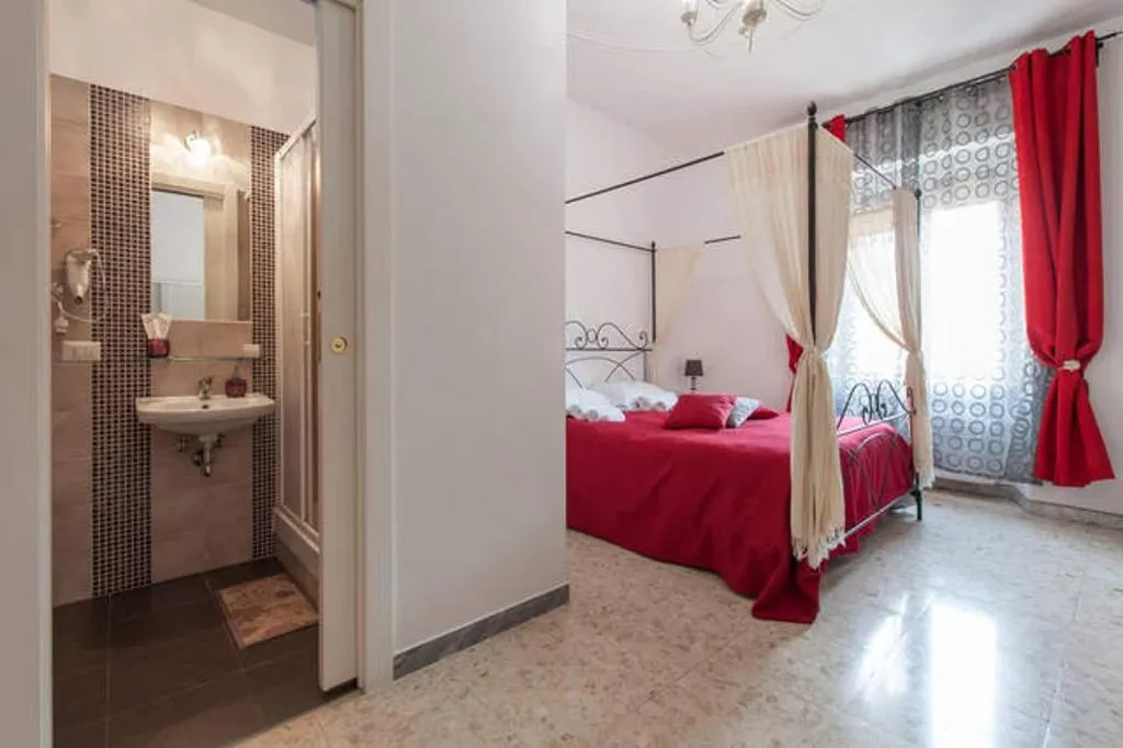 Room, Casa Via Cesena, Naples