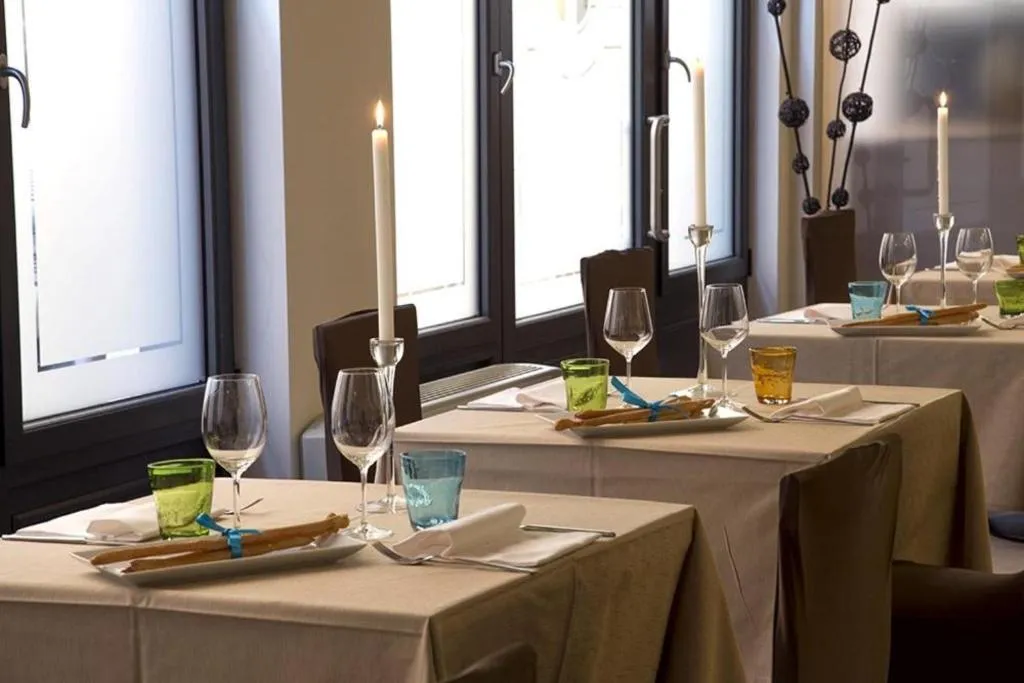 Restaurant, Primavera, Milan