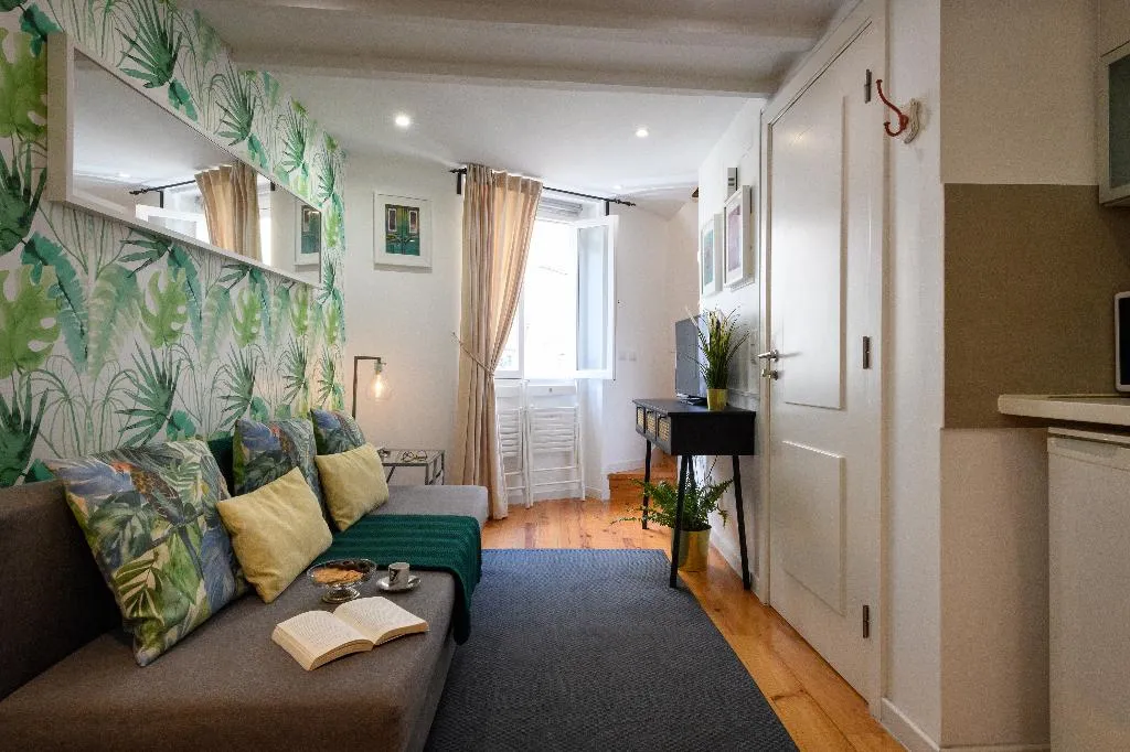 APARTMENT DUPLEX Room, Alfama Yellow House, Lisbon