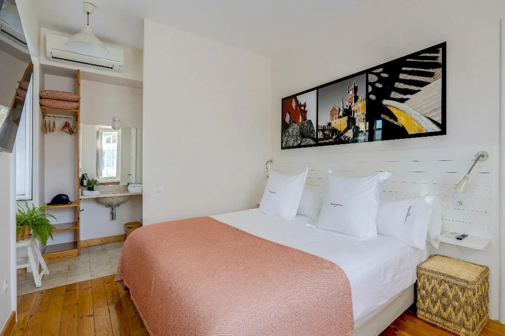 DOUBLE SUPERIOR WITH DOUBLE BED Room, Casa da Estefanea, Lisbon