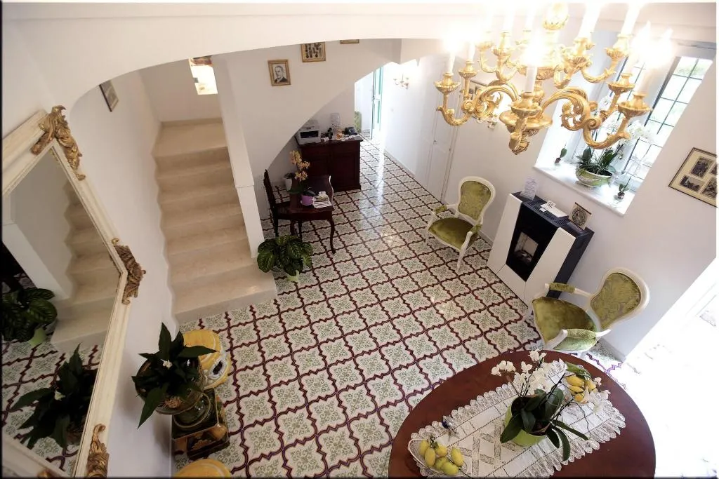 Lobby, Palazzo Pascal, Naples