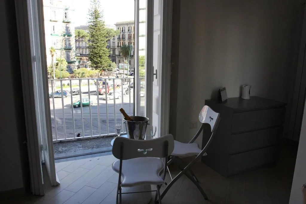 Room, Base Napoli B&B, Naples