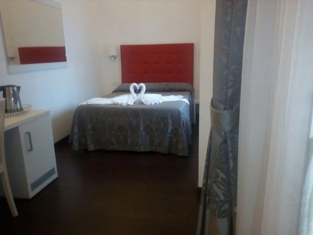 Room, Laterani Dfm, Naples