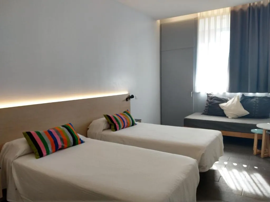 TRIPLE SUPERIOR Room, Centre Esplai Hostel, Barcelona
