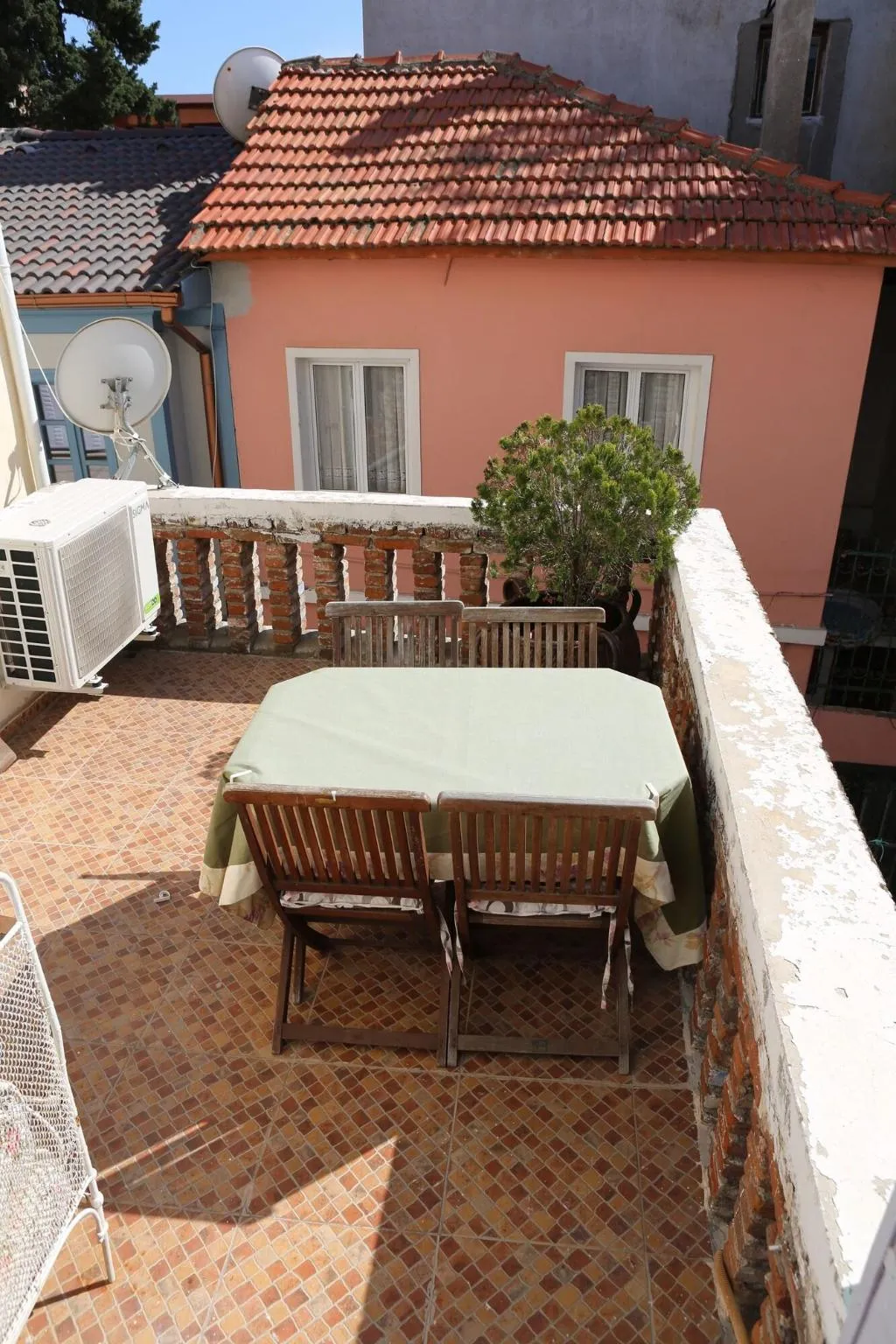 Terrace, Eolya Konukevi, Izmir