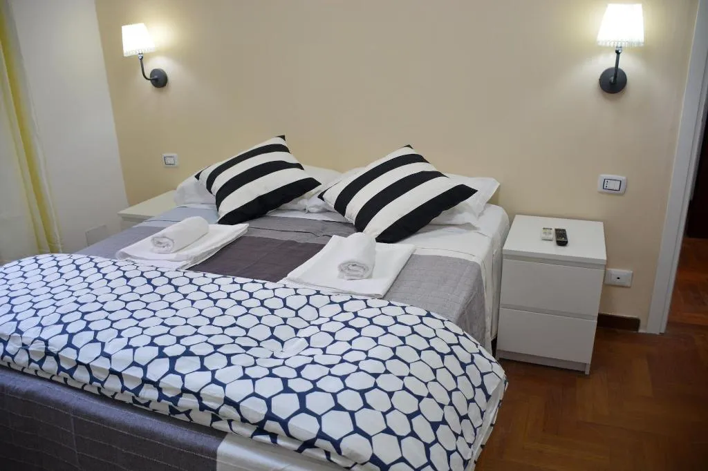 Room, Roma Hotel Srls, Naples