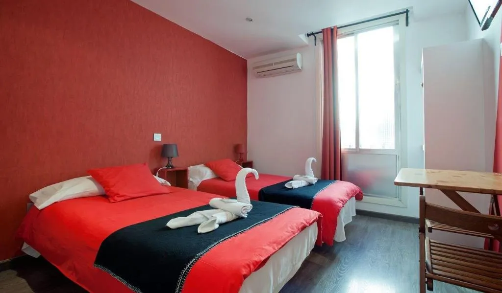 Room, Hostal Abril, Madrid