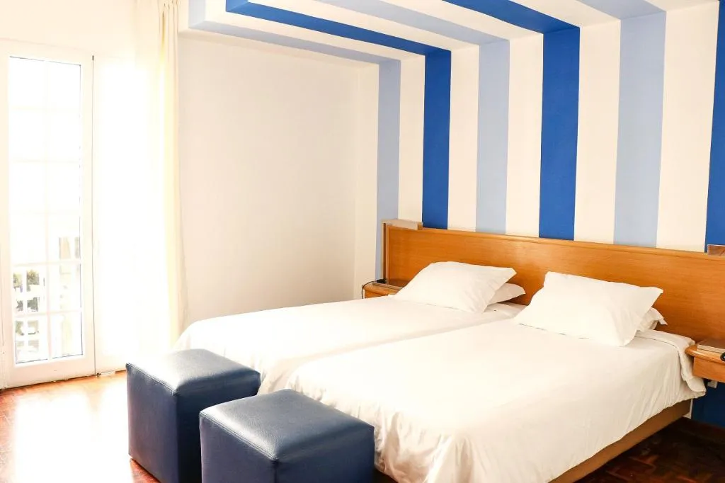 Room, Residencial Amparo, Madeira