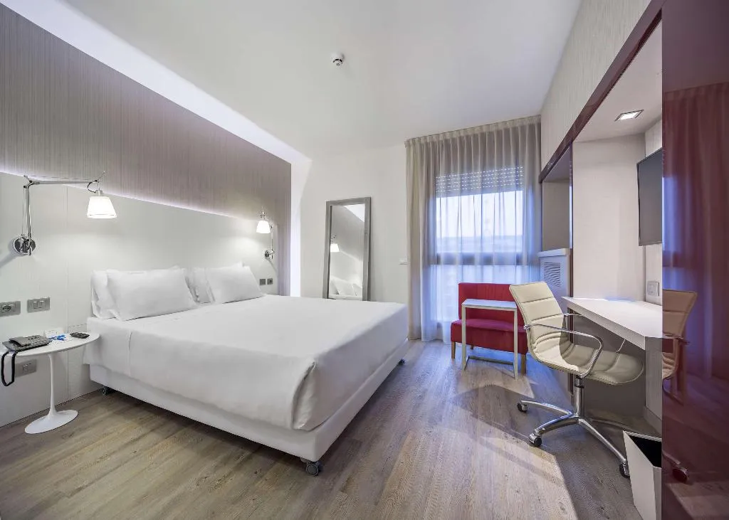FAMILY ROOM CAPACITY 4 Room, NH Milano Congress Centre, Milan