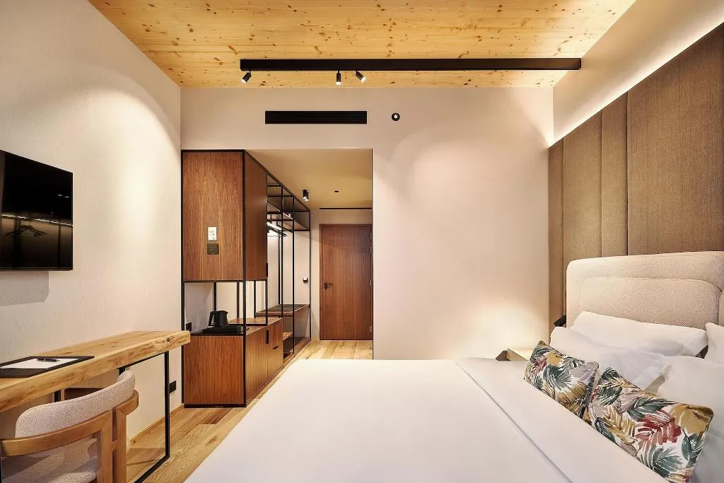 Room, The Log Porto Hotel, Porto