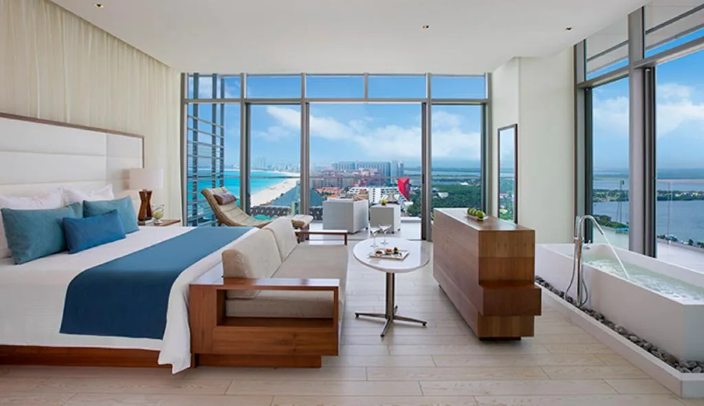 SUITE HONEYMOON Room, Secrets The Vine Cancun, Cancun Area