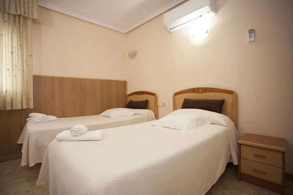 Room, Hostal Los Rosales, Madrid