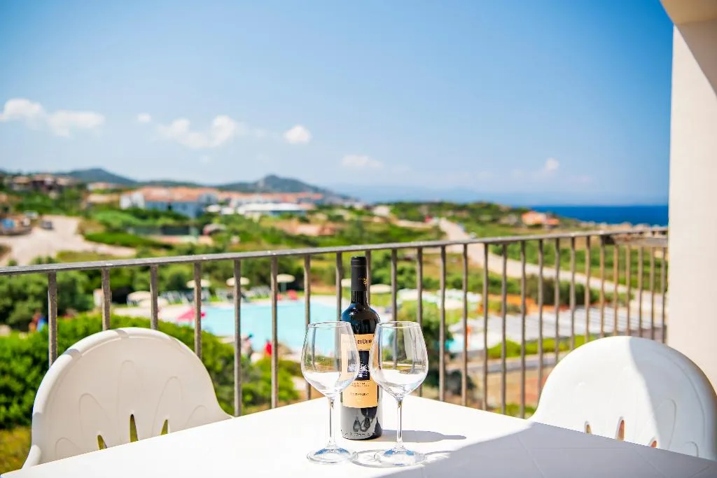 APARTMENT CAPACITY 4 Room, Residence Baia Santa Reparata, Olbia