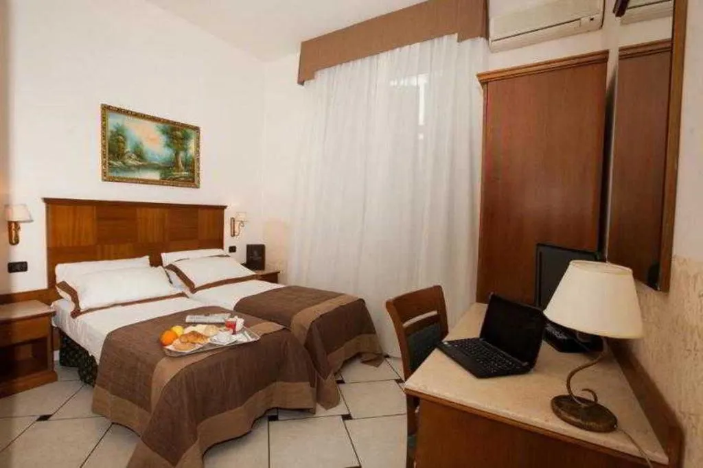 DOUBLE SINGLE USE STANDARD Room, Garibaldi, Naples
