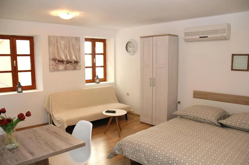 Room, Old Theatre Rooms And Apartments, Split