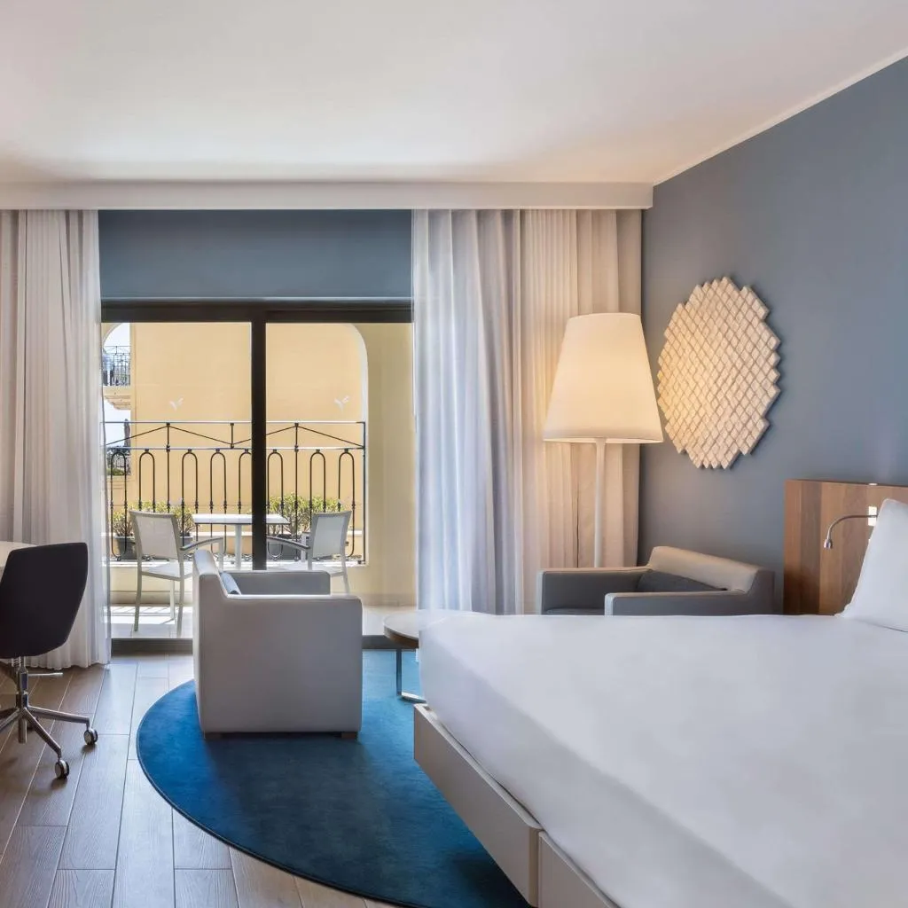 DOUBLE DELUXE Room, Hilton Malta, Malta