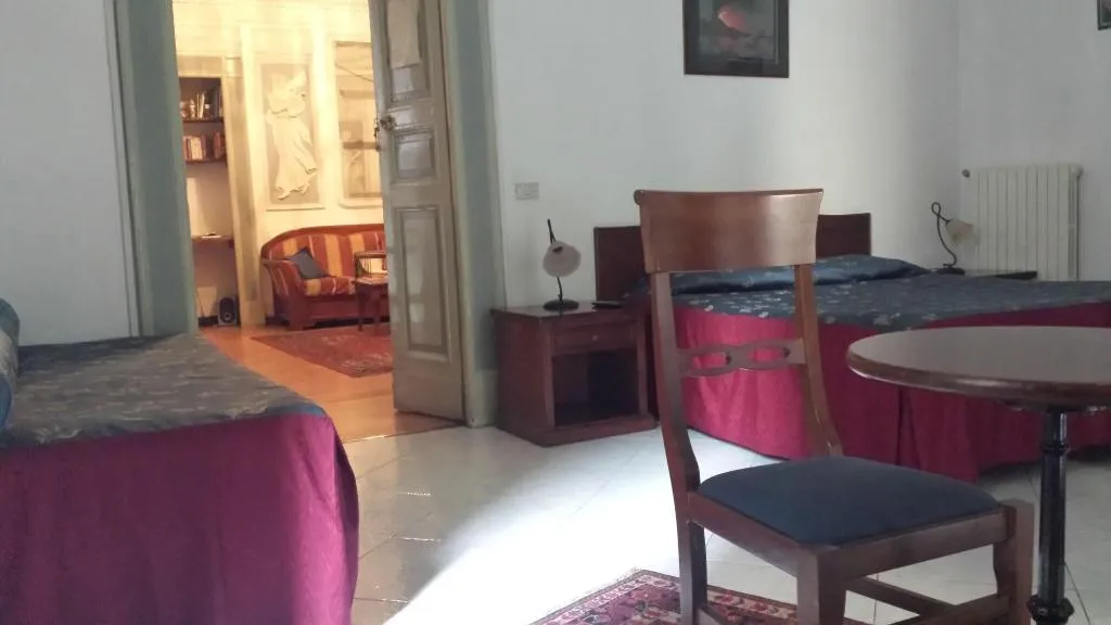 Room, Miseria e Nobiltà, Naples