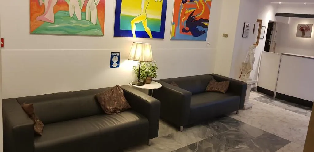 Lobby, Victoria, Florence