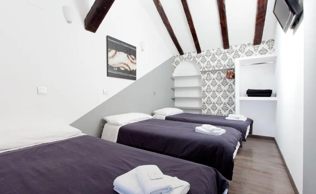 Room, Hostal Abril, Madrid