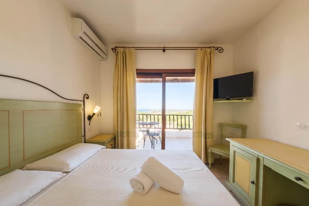 DOUBLE DELUXE SEA VIEW Room, Hotel Pedra Santa, Olbia