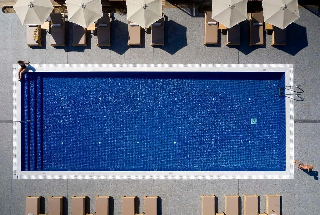 Pool, Sea Breeze Santorini Beach Resort, Curio Collectio, Santorini