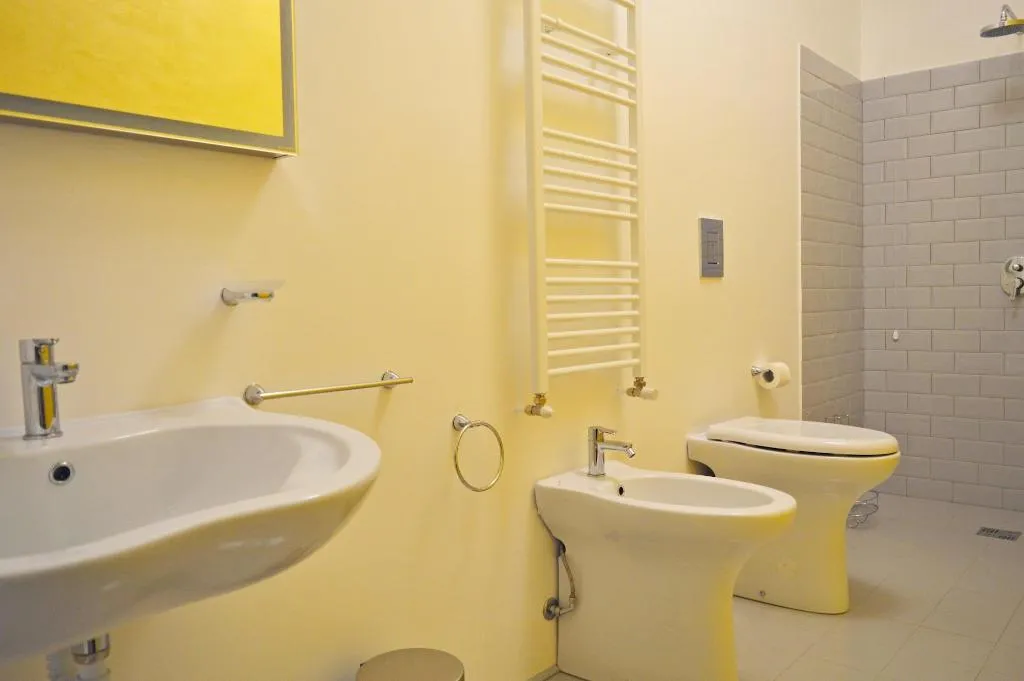Room, B&B I 10 Mondi, Milan