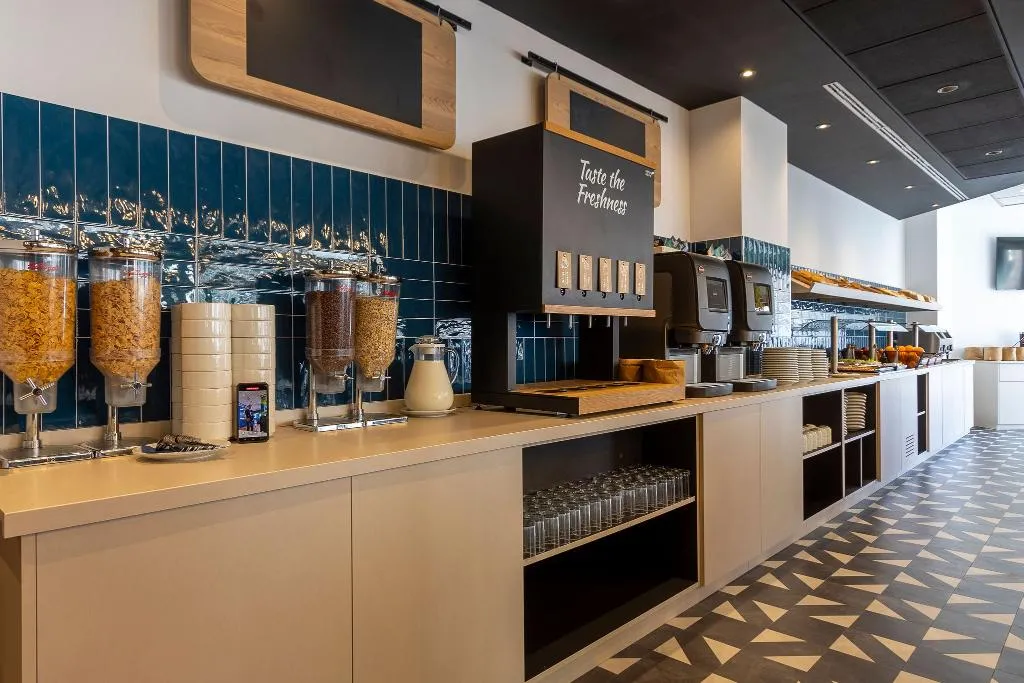 Restaurant, Travelodge Barcelona Poblenou, Barcelona