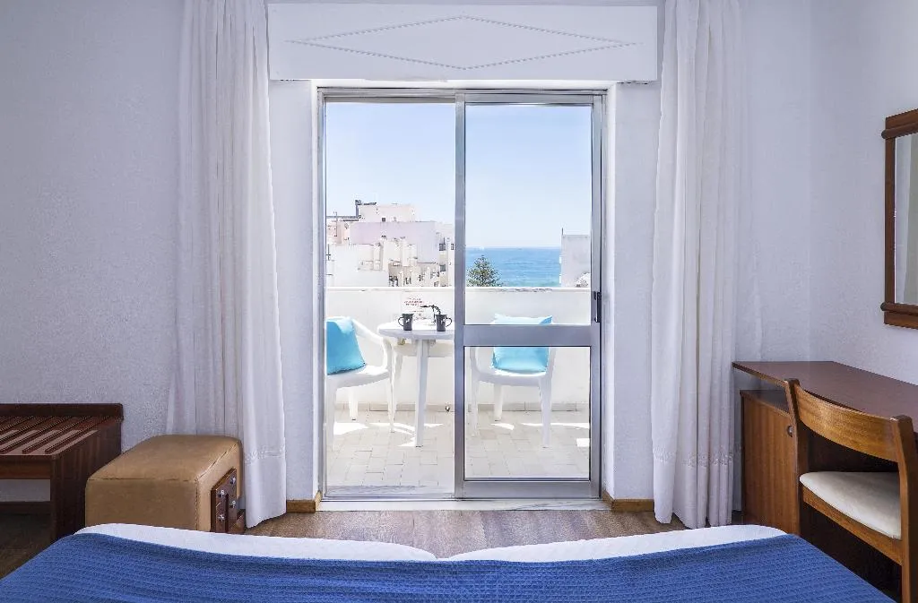 APARTMENT SEA VIEW CAPACITY 3 Room, Hotel Apartamento Rosamar I, Algarve