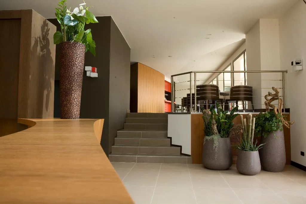Lobby, Reds Redaelli, Milan