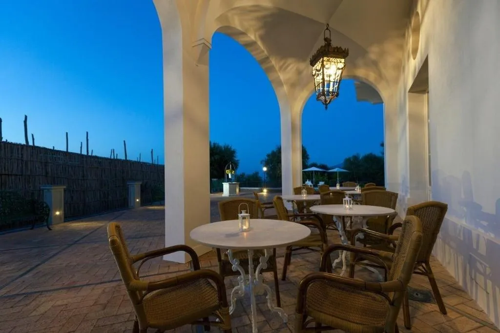 Terrace, Relais Palazzo del Barone - Adults Only, Naples