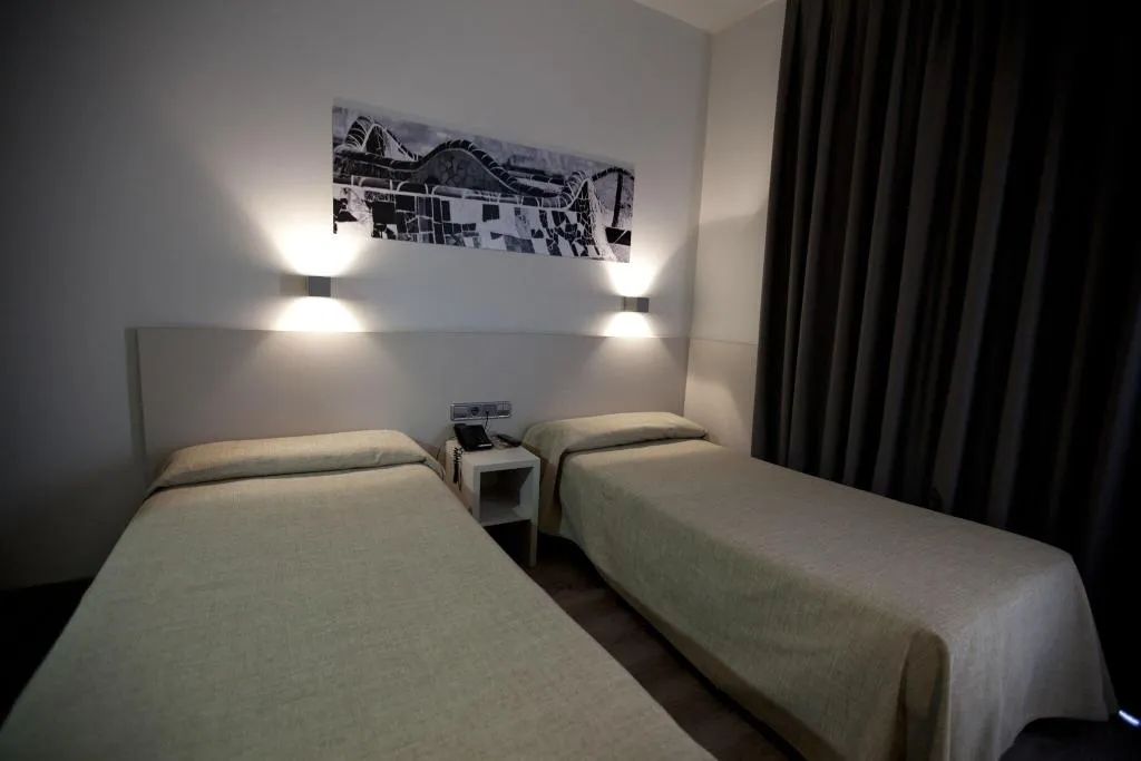QUADRUPLE STANDARD Room, Hotel Ciutat De Sant Adria, Barcelona