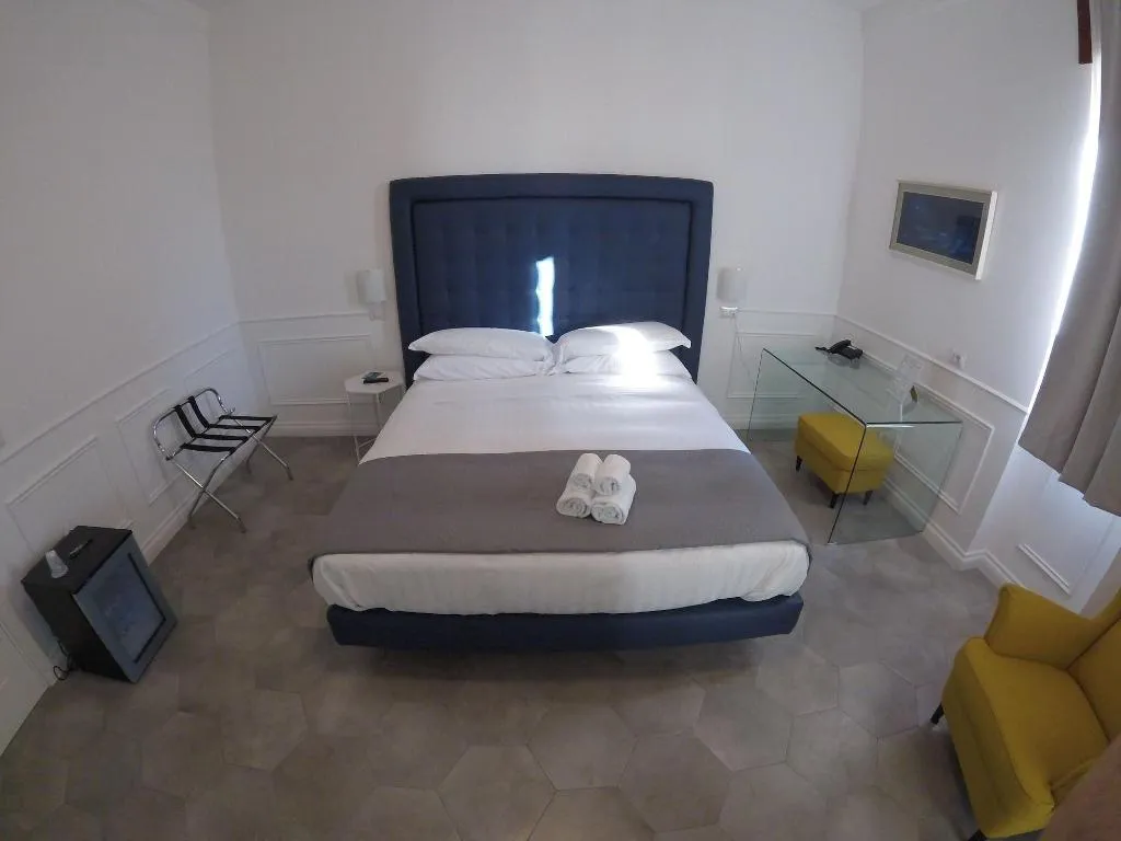 Room, Palazzo Balsamo, Naples