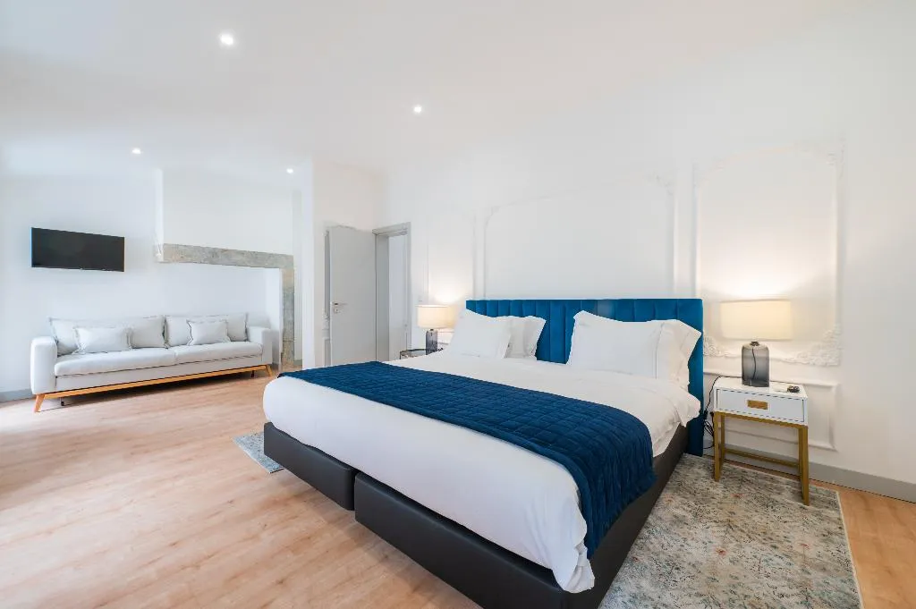 APARTMENT PENTHOUSE Room, Via Augusta 129, Lisbon