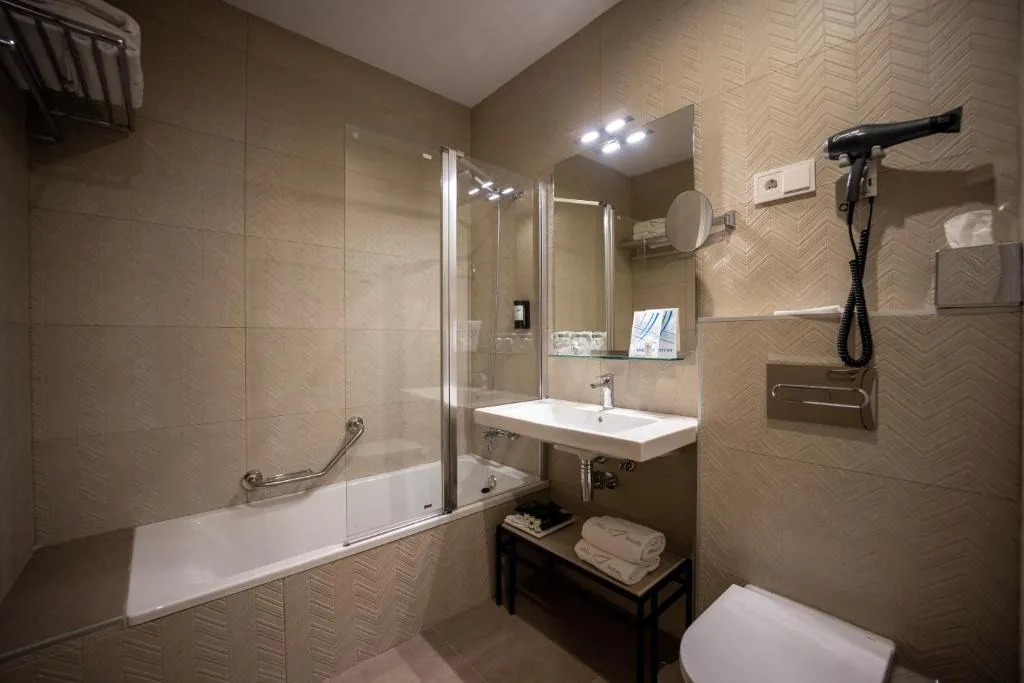 JUNIOR SUITE STANDARD Room, Abba Sevilla, Seville
