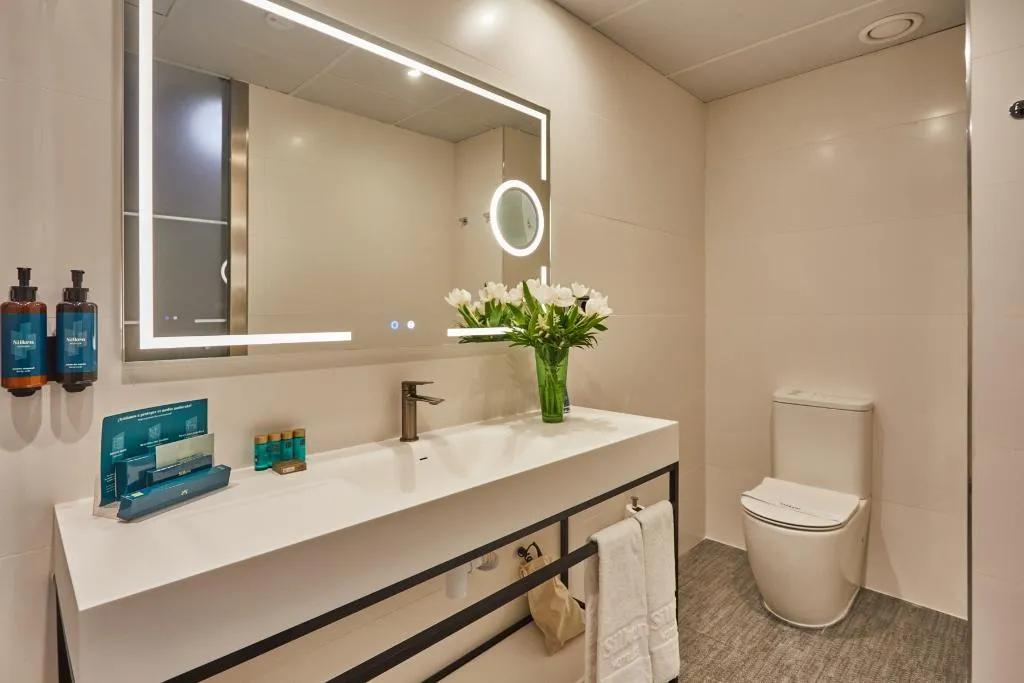 JUNIOR SUITE CAPACITY 1 Room, Silken Puerta Valencia, Valencia