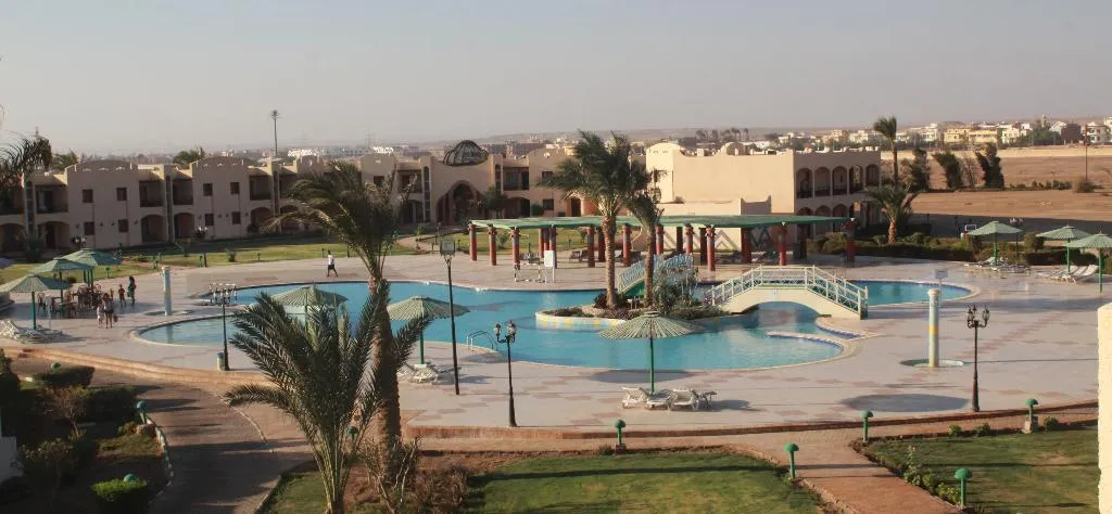 FAMILY ROOM POOL VIEW Room, Magawish Village & Resort, Red Sea Riviera