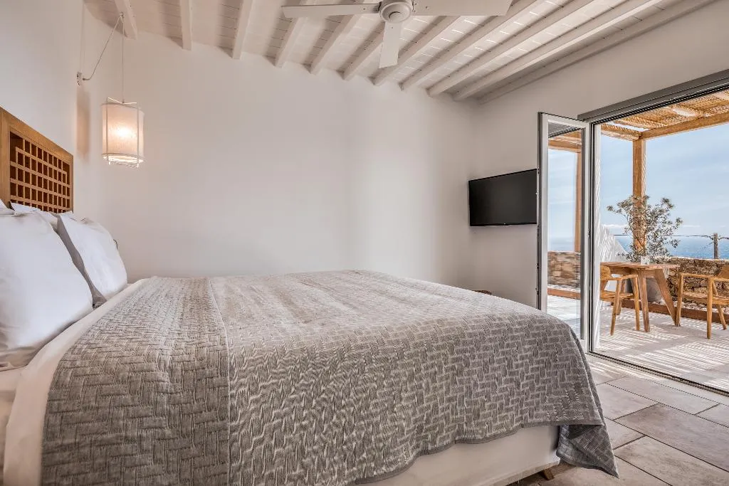 SUITE KING BED WITH JACUZZI Room, Alissachni Mykonos, Mykonos