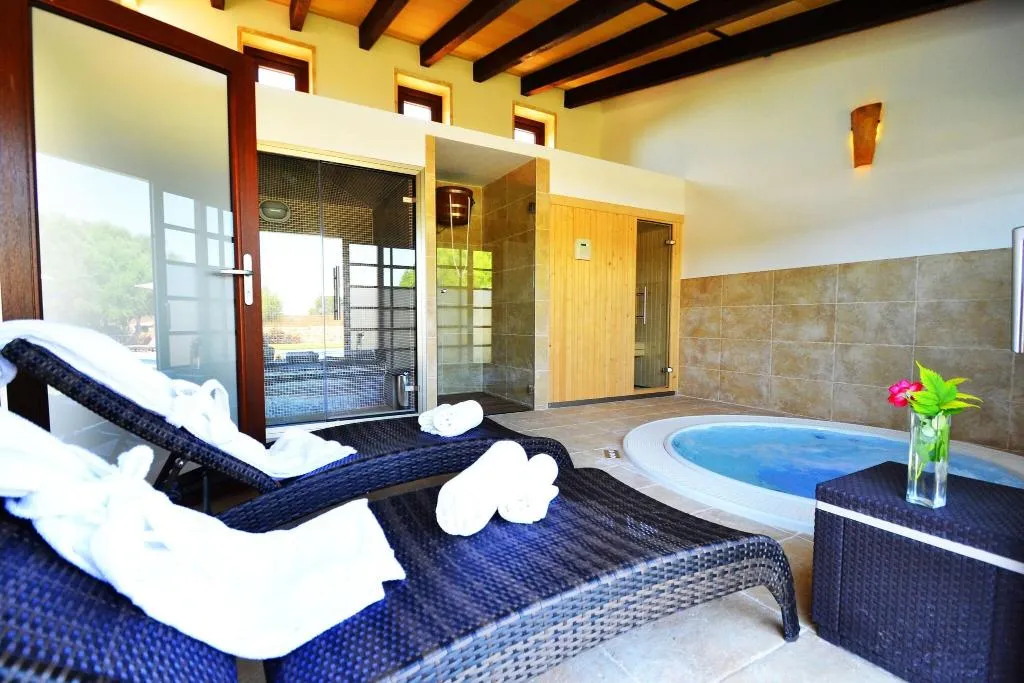 Sports and Entertainment, Bennoc Petit Hotel, Majorca