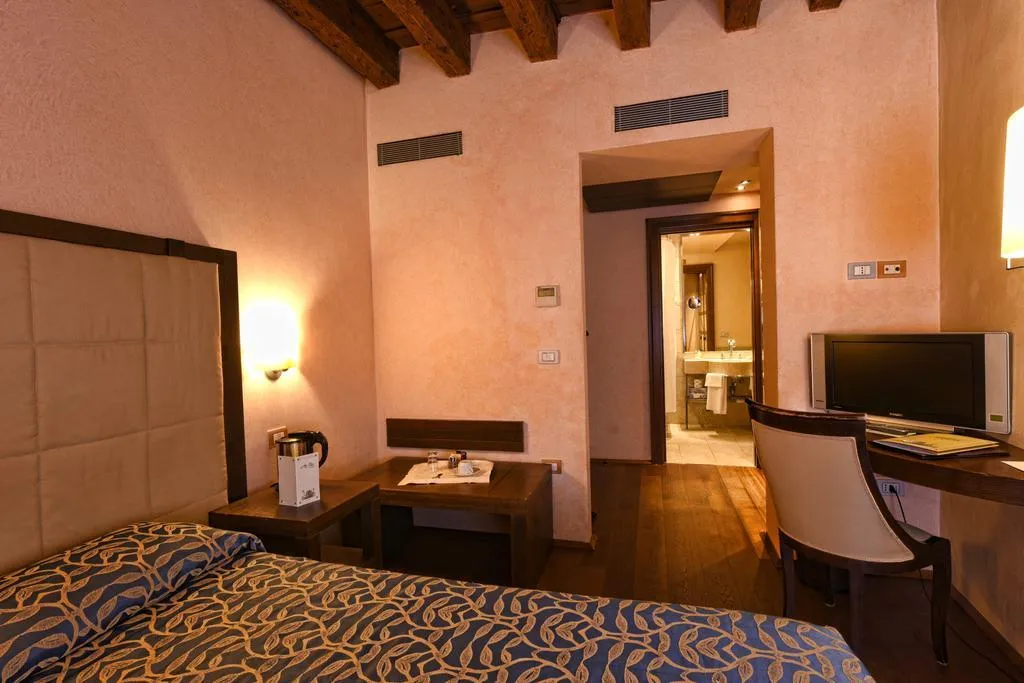 SINGLE STANDARD Room, Palazzo Selvadego, Venice