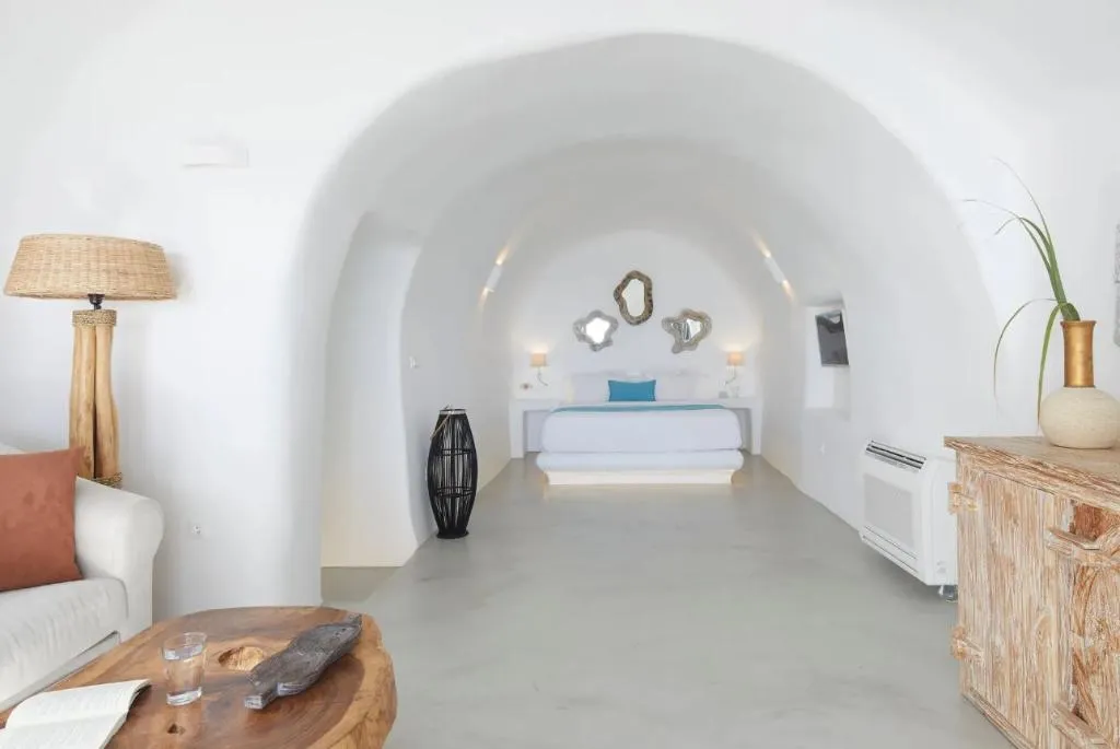 VILLA WITH PRIVATE POOL Room, Iliovasilema Hotel & Suites, Santorini