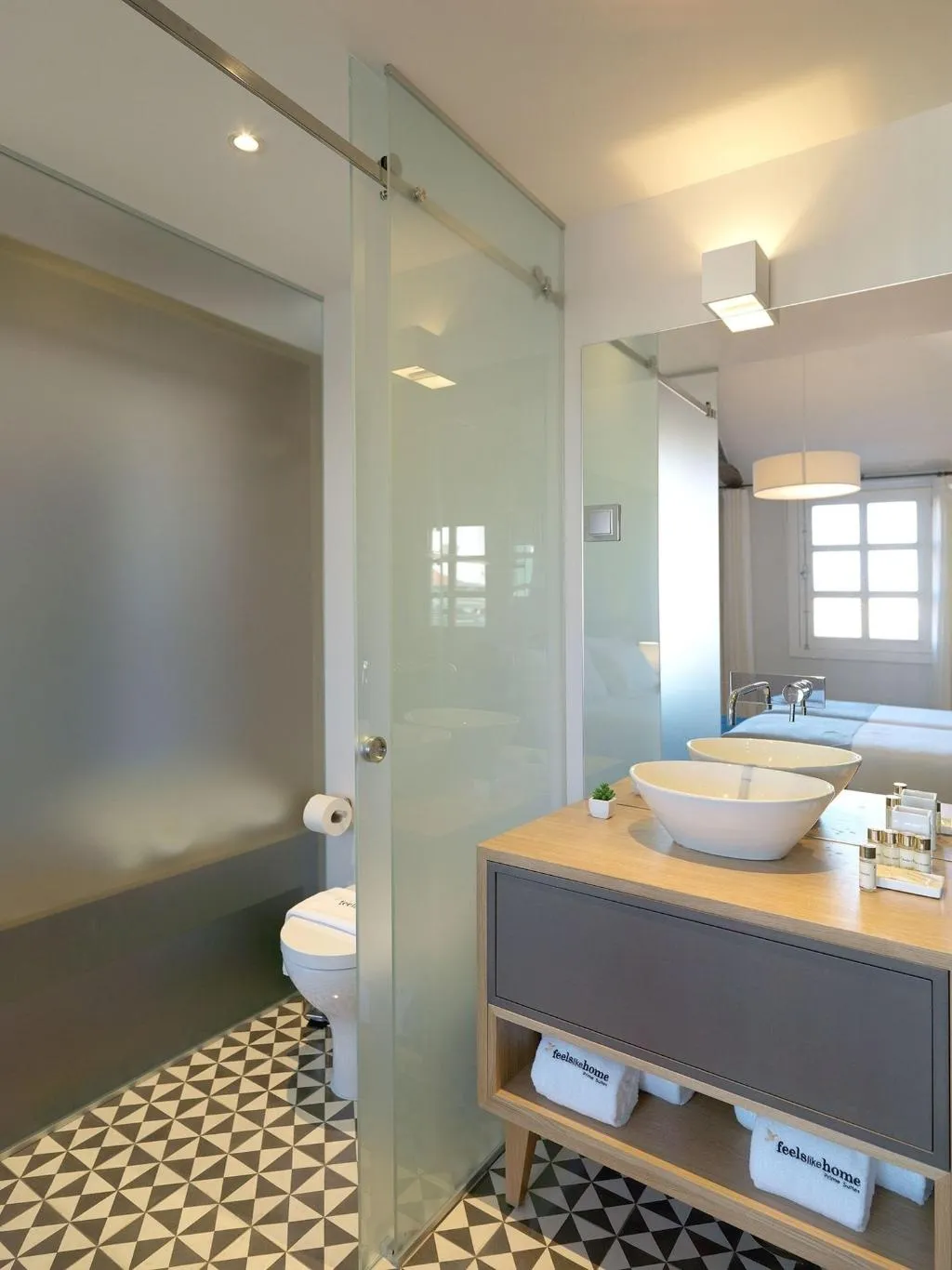 Room, Feels Like Home Santa Catarina Prime Suites, Porto