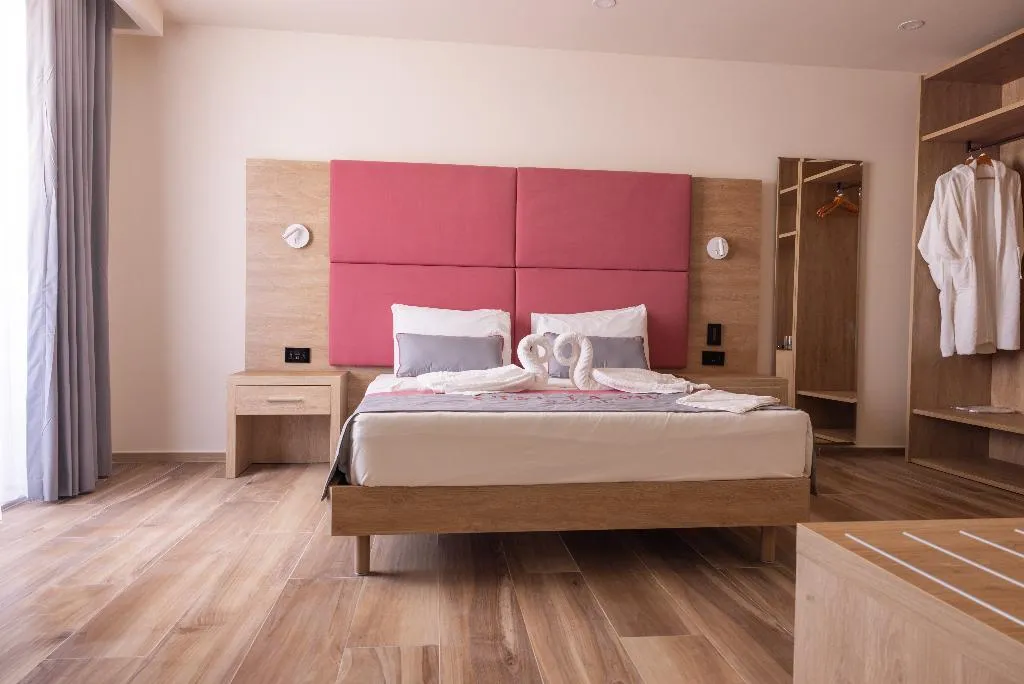 DOUBLE LUXURY Room, C'est La Vie Boutik Swieqi, Malta