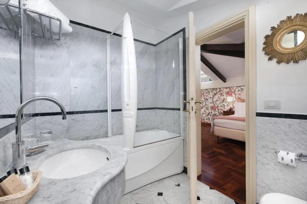 DOUBLE DELUXE WITH JACUZZI Room, Relais Villa Savarese, Naples