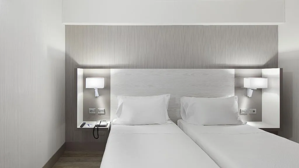 SINGLE STANDARD Room, NH Milano Congress Centre, Milan