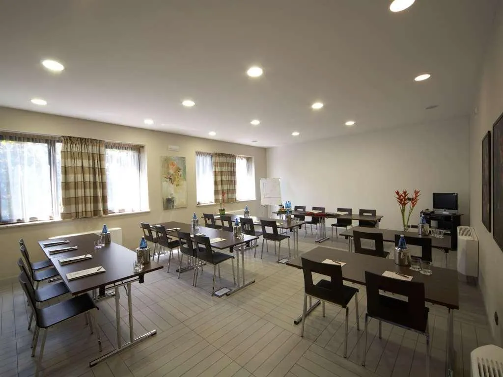 Room, Montini, Milan