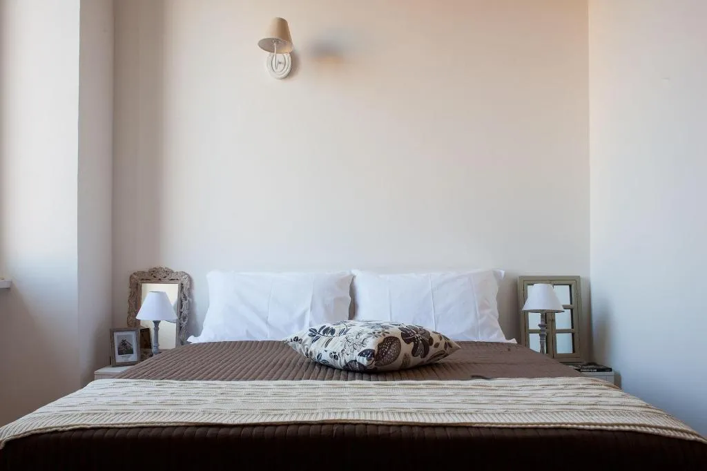 Room, Urban Pine Rooms, Naples