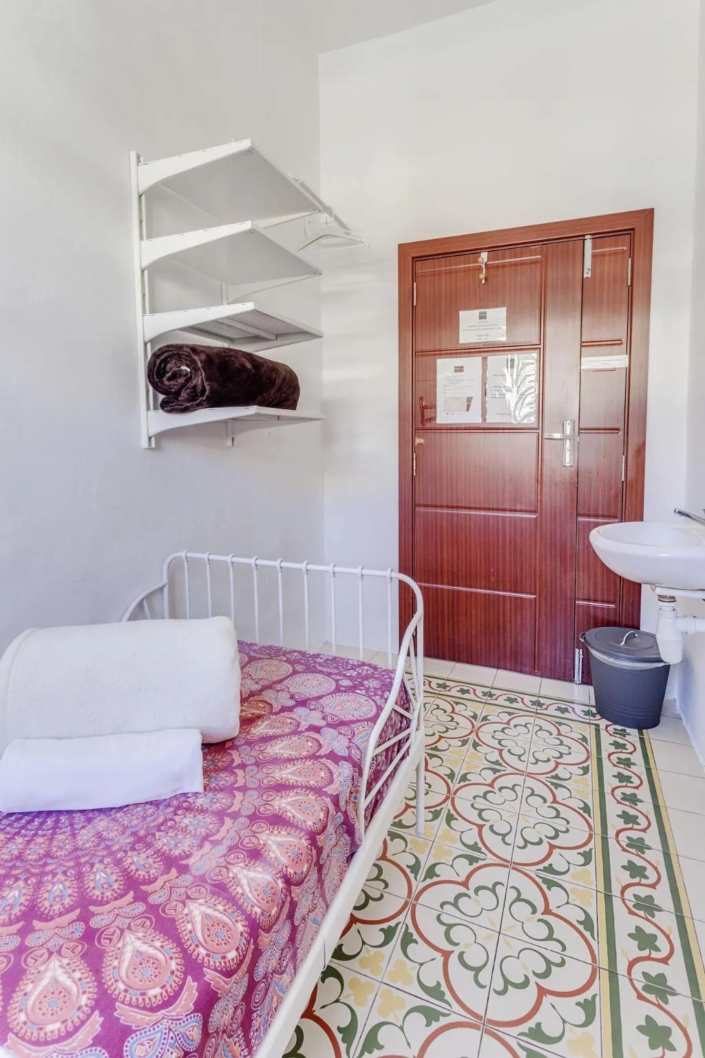 Room, Granny's Inn - Hostel, Malta