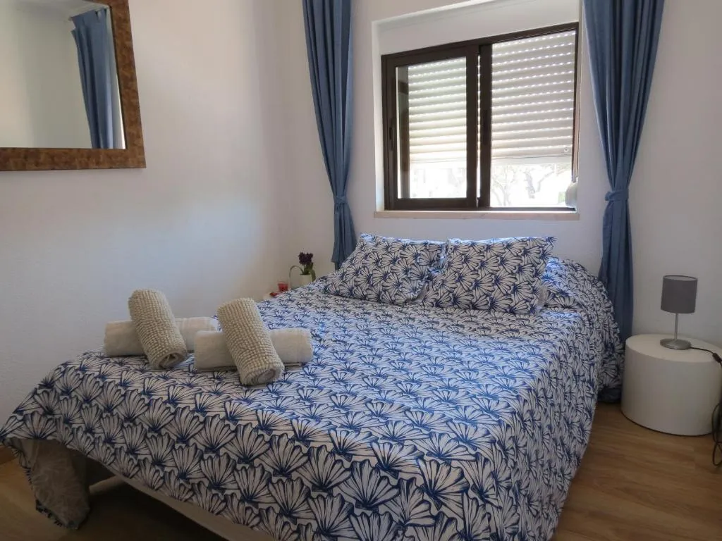 DOUBLE WITH SHARED BATHROOM Room, Sublime Sun and Van by Meco Stays, Lisbon