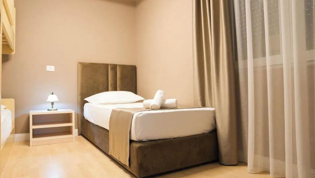 Room, Hotel Majestic, Durres